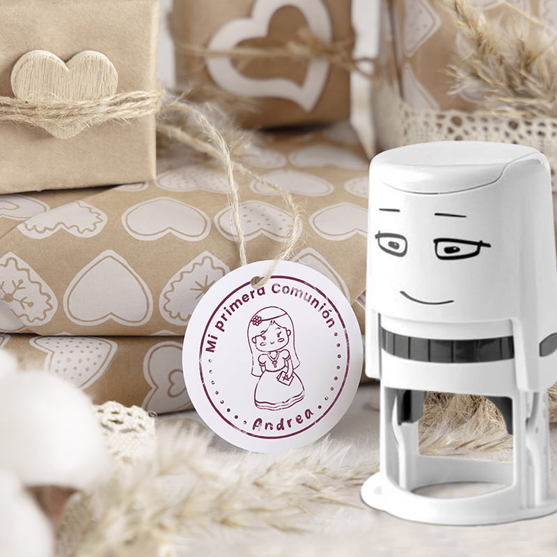 Valentines present with round blank gift tag close up, Rustic Mo SELLO COMUNION SCO DS 0501 IGLESIA DESIGN AND STAMP