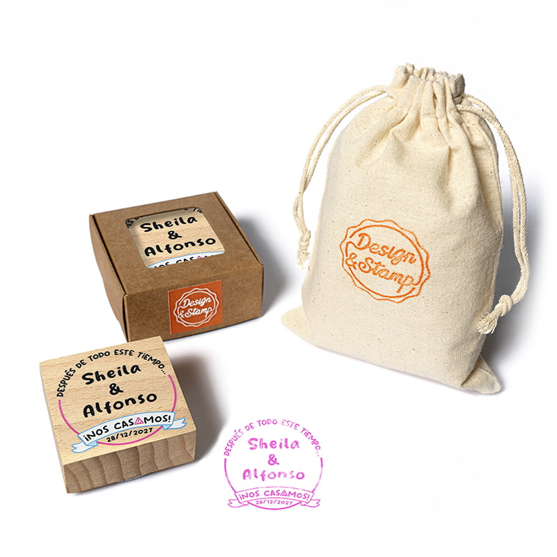 Eventos 1 – Sello manual redondo Ø 45 mm con montura de madera cuadrada 50×50 impresión Rolan y bolsita porta sello.