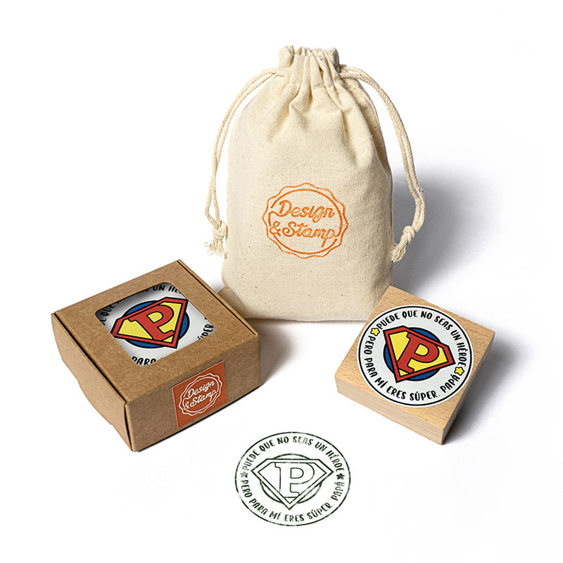 Eventos 1 – Sello manual redondo Ø 45 mm con montura de madera cuadrada 50×50 impresión Rolan y bolsita porta sello.