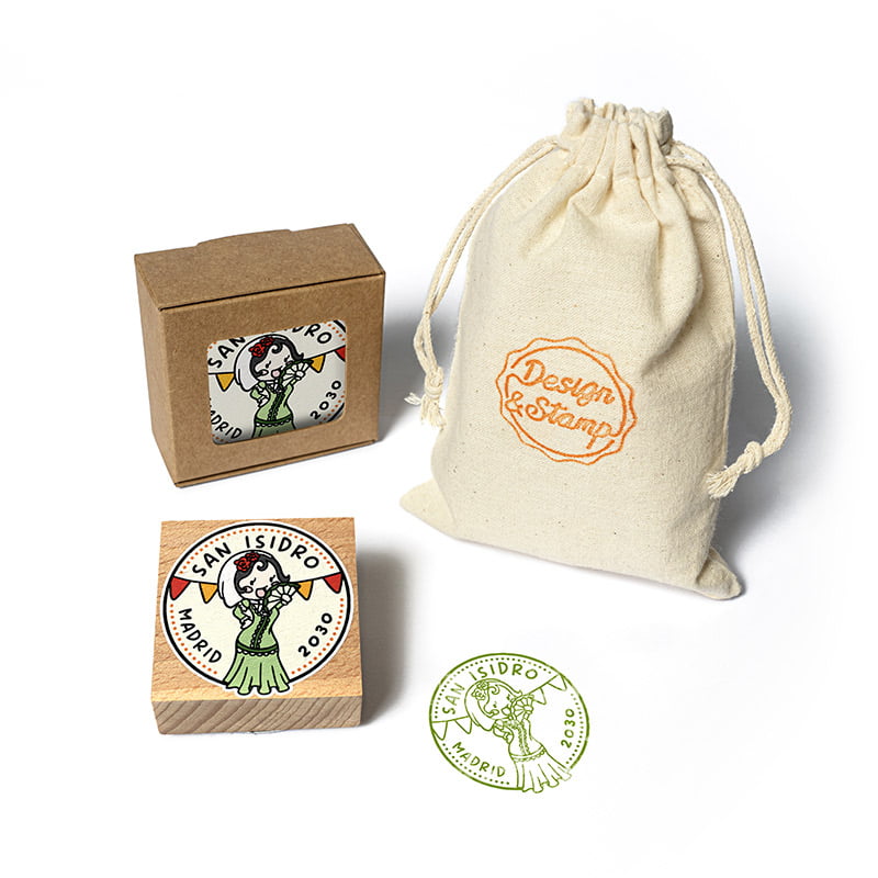 Eventos 1 – Sello manual redondo Ø 45 mm con montura de madera cuadrada 50×50 impresión Rolan y bolsita porta sello.