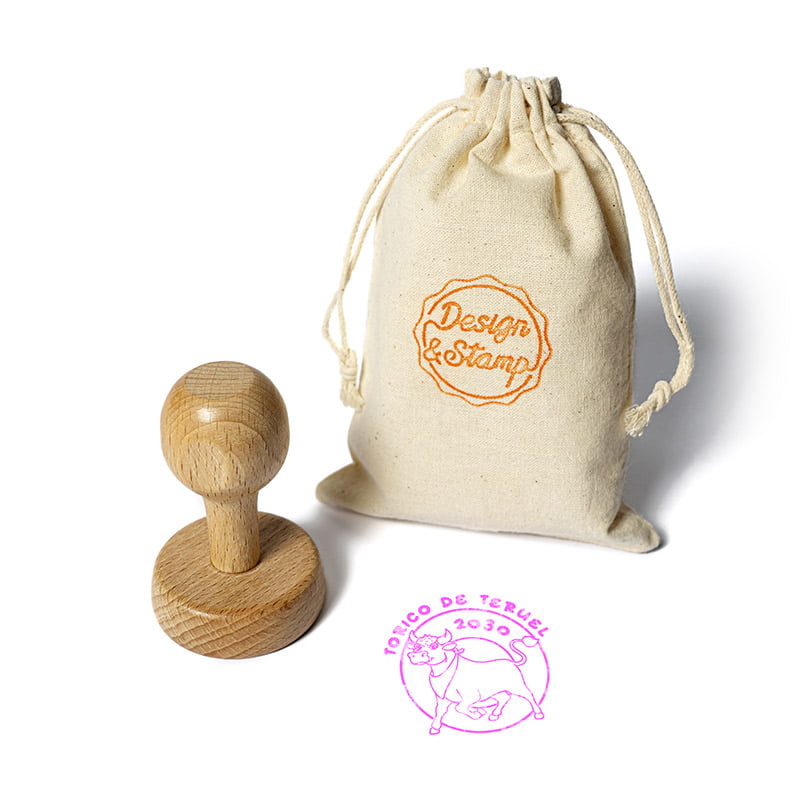 Eventos 1 - Sello manual redondo Ø 45 mm con montura de madera y bolsita porta sello.