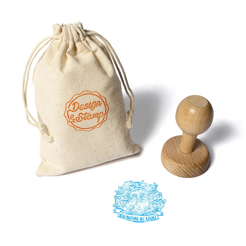Eventos 1 - Sello manual redondo Ø 45 mm con montura de madera y bolsita porta sello.
